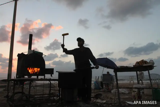 A Palestinian youth sells corn on the beach of Gaza City on Sept. 18, 2010. Photo by Ashraf Amra