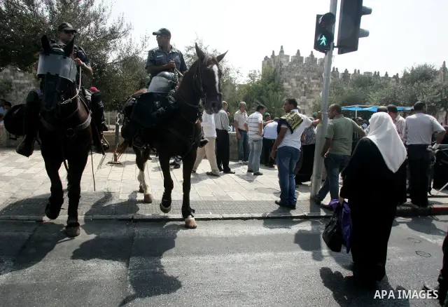 Israeli border policemen are deployed outside the Al-Aqsa mosque compound in Jerusalem's Old City during the Friday prayers, on September 24, 2010. Sixteen Palestinians have been detained in connection with clashes in ea...