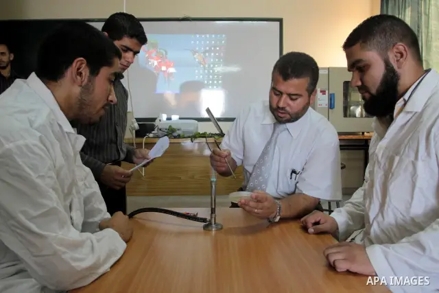 Palestinian students attend the second school year after the Israeli war on Gaza Strip, in Gaza City on Sept. 26,2010 .The Islamic University was bombed and destroyed the scientific laboratories building during the 22-da...