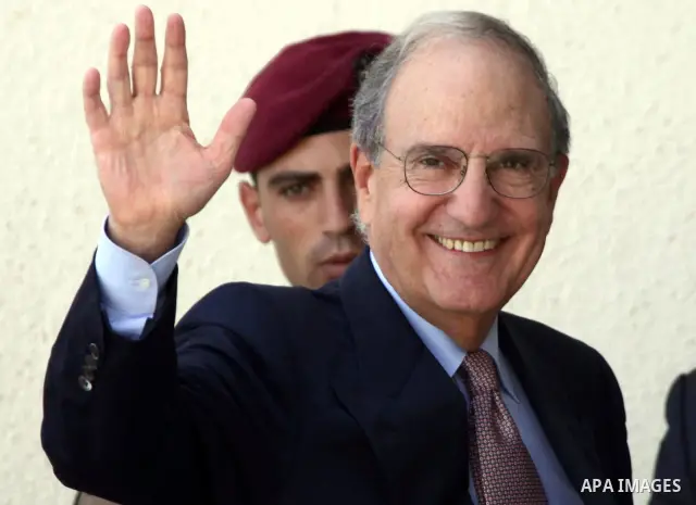 U.S. Middle East envoy George Mitchell waves upon his arrival for a meeting with Palestinian President Mahmoud Abbas in the West Bank city of Ramallah September 30, 2010. Mitchell, is making a secretive last-minute attem...