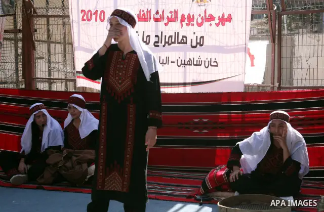 Palestinians take part in Palestinian Heritage day festival in the West Bank city of Hebron on October 07,2010. the festival was organized by Hebron rehabilitation committee and this festival is a part of Amar Ya Baladna...