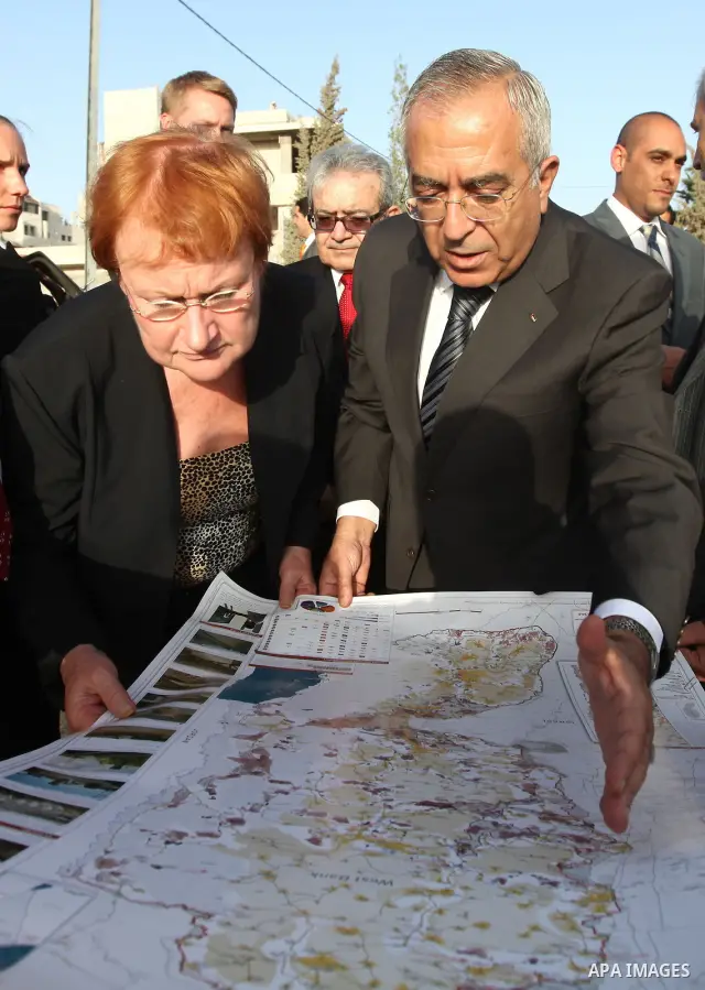 Palestinian Prime Minister Salam Fayyad as he shows the President of Finland (C) areas in the West Bank city of Ramallah on Oct. 14,2010. Photo by Mustafa Abu Dayeh \ pool