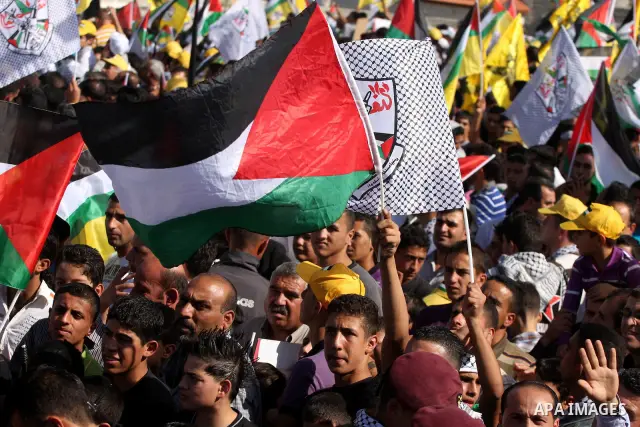 Thousands attend the sixth anniversary of the death of the Late Palestinian leader Yasser Arafat, on 11 November 2010, next to Arafat's grave in the West bank town of Ramallah. Arafat, who spearheaded the Palestinian cau...