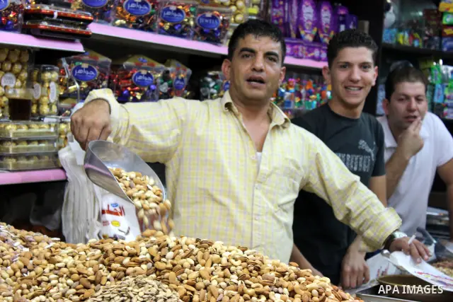 Palestinians shop at a market in the old city of Jerusalem on November 15, 2010, ahead of the Muslim holiday of Eid al-Adha or Feast of the Sacrifice, which marks the end of the annual hajj or pilgrimage to Mecca and is...