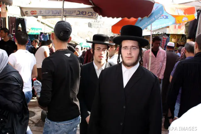 Palestinians shop at a market in the old city of Jerusalem on November 15, 2010, ahead of the Muslim holiday of Eid al-Adha or Feast of the Sacrifice, which marks the end of the annual hajj or pilgrimage to Mecca and is...