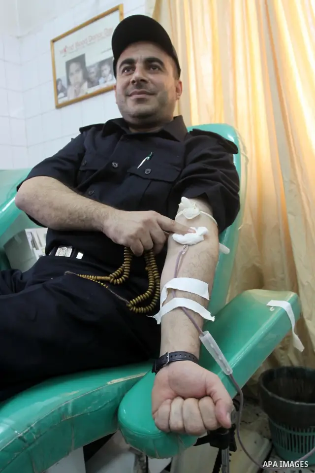A member of the Palestinian security in Gaza strip , donates blood during a police campaign to donate blood at Al-Shifa hospital , in Gaza City on Nov. 21,2010 . Photo by Mohammed Asad