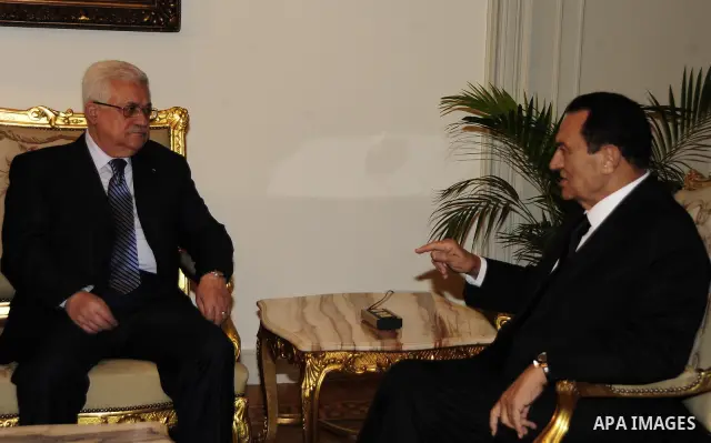 Palestinian President Mahmoud Abbas (Abu Mazen) during his meeting with Egyptian President, Mohamed Hosni Mubarak in Cairo on Nov. 21,2010. Photo by Omar Rashidi
