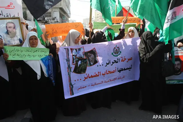 Palestinians attend a protest to demand the release of the prisoners in the prisons of the security forces in the West Bank and end the political arrests, in Gaza City on Nov. 29,2010. Photo by Ashraf Amra