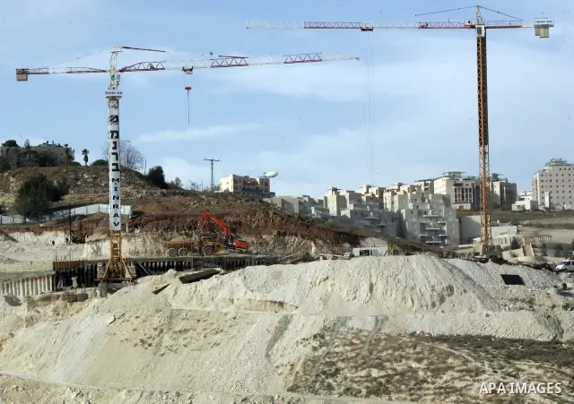 Palestinian labourers work at a construction site at the Jewish settlement in Harmoun Hanatsev in the east Jerusalem on Dec. 9,2010. The United States on Tuesday abandoned its effort to persuade Israel to freeze construc...