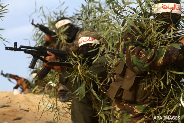 Palestinian fighters from Popular Resistance Brigades and other militants based in the Gaza Strip, show their skills during a training session in Khan Yunis in southern Gaza on December 20, 2010, the same day militant gr...