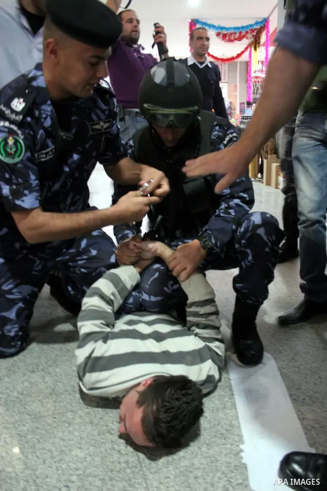 Palestinian security forces take position during a security drill at a shopping centre in the southern West Bank city of Hebron on December 22, 2010.. Photo by Mamoun Wazwaz