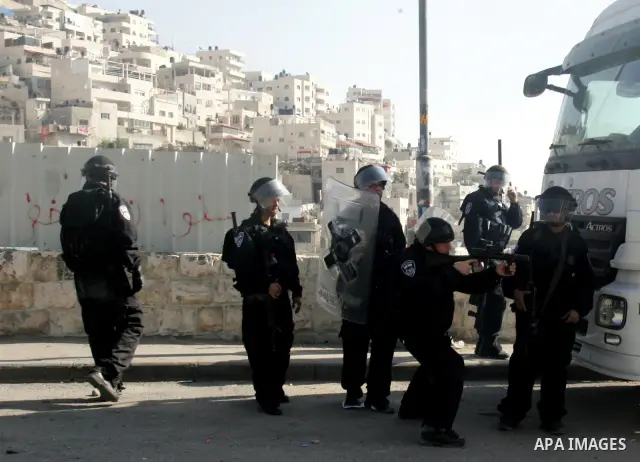 Israeli policemen stand guard during clashes with Palestinian youths in the Arab east Jerusalem neighbourhood of Silwan against Jewish settlement activity in the Palestinian districts of the holy city on December 24, 201...