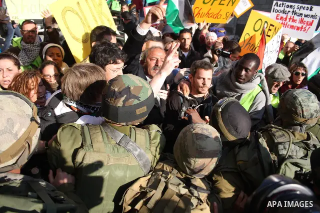 Israeli soldiers stop Palestinian ,Israeli and International activists who attempt to demonstrate against the closure of Shuhada Street in the West Bank city of Hebron on December 25, 2010. Photo by Najeh Hashlamoun
