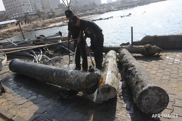 Members of Palestinian naval policemen clean an ancient columns older than 1300 years belonging to palace from the Roman era in the port of Gaza City on Dec. 3,2010. Photo by Mohammed Asad