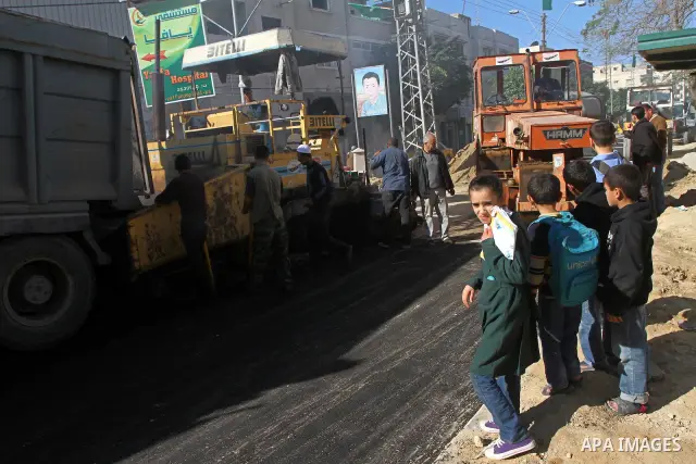 Palestinian workers lay asphalt as a street is paved in Deir El-Balah town central Gaza Strip on Jan. 13, 2011.. Photo by Ashraf Amra