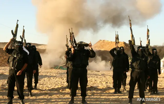 Palestinian fighters from the al-Ahrar Brigades (Freemen Brigade), an Islamist coalition of militants based in the Gaza Strip, show their skills during a training session in Khan Yunis in southern Gaza on January 13, 201...
