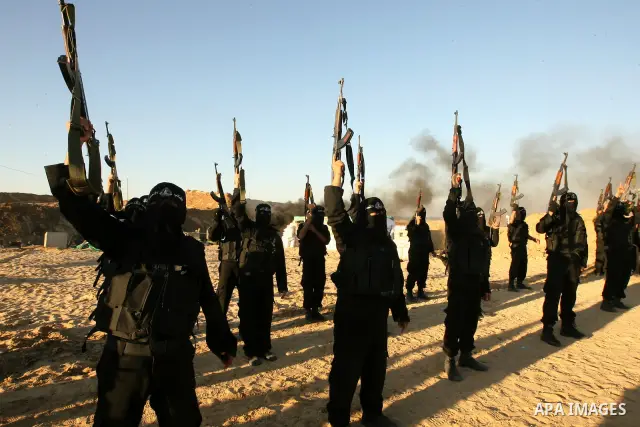 Palestinian fighters from the al-Ahrar Brigades (Freemen Brigade), an Islamist coalition of militants based in the Gaza Strip, show their skills during a training session in Khan Yunis in southern Gaza on January 13, 201...