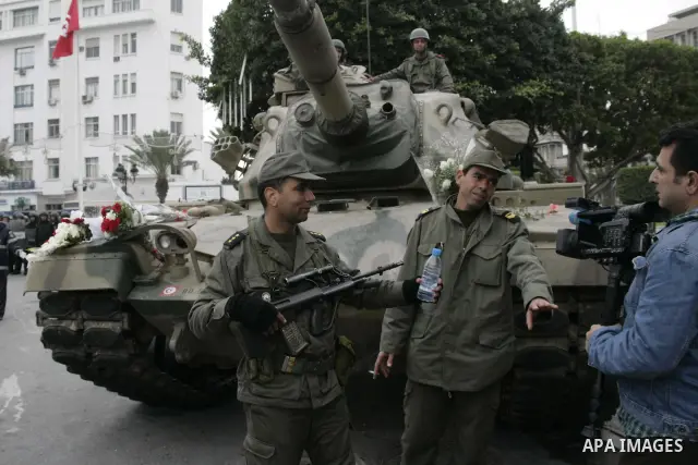 A military tank is seen in the streets of Tunis, Tunisia, 18 January 2011. Tunisian protesters called for the abolition of ousted president Zine El Abidine Ben Ali's ruling party on January 17 amid a chaotic power vacuum...