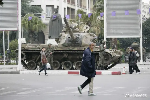 A military tank is seen in the streets of Tunis, Tunisia, 18 January 2011. Tunisian protesters called for the abolition of ousted president Zine El Abidine Ben Ali's ruling party on January 17 amid a chaotic power vacuum...