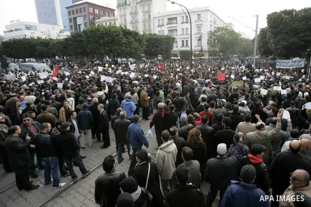 Tunisians take part in a protest calling the former ruling party the Constitutional Democratic Rally (RCD) to withdraw from the newly formed interim government in Tunis, Tunisia, 19 January 2011. Tunisia's transitional g...