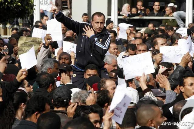 Tunisians take part in a protest calling the former ruling party the Constitutional Democratic Rally (RCD) to withdraw from the newly formed interim government in Tunis, Tunisia, 19 January 2011. Tunisia's transitional g...