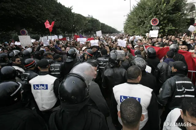 Tunisians take part in a protest in front of the headquarters of the Constitutional Democratic Rally (RCD) party of ousted president Zine al-Abidine Ben Ali during a demonstration in downtown Tunis, January 20, 2011. Tun...