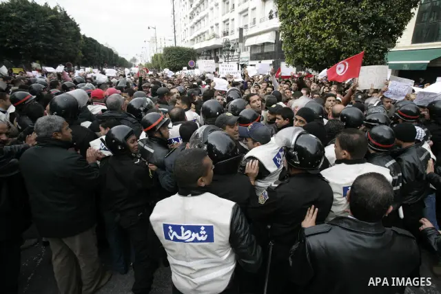 Tunisians take part in a protest in front of the headquarters of the Constitutional Democratic Rally (RCD) party of ousted president Zine al-Abidine Ben Ali during a demonstration in downtown Tunis, January 20, 2011. Tun...
