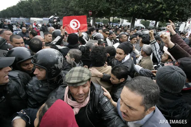 Tunisians take part in a protest in front of the headquarters of the Constitutional Democratic Rally (RCD) party of ousted president Zine al-Abidine Ben Ali during a demonstration in downtown Tunis, January 20, 2011. Tun...