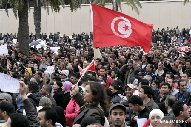 Tunisians take part in a protest in front of the headquarters of the Constitutional Democratic Rally (RCD) party of ousted president Zine al-Abidine Ben Ali during a demonstration in downtown Tunis, January 20, 2011. Tun...