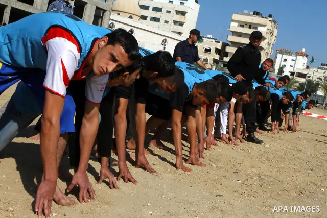 Palestinian candidates perform a physical test at a Hamas police recruitment center in Gaza City on January 22, 2011. Photo by Ashraf Amra