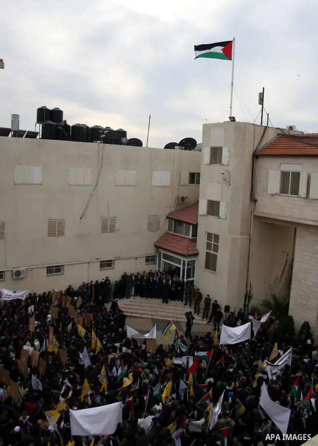 Palestinian President Mahmoud Abbas is welcomed by his supporters upon his arrival from Cairo at the West Bank city of Ramallah January 25, 2011. Abbas got a hero's welcome on Tuesday from thousands of Palestinians who d...
