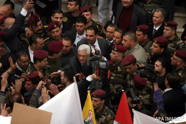Palestinian President Mahmoud Abbas is welcomed by his supporters upon his arrival from Cairo at the West Bank city of Ramallah January 25, 2011. Abbas got a hero's welcome on Tuesday from thousands of Palestinians who d...
