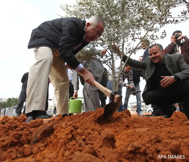 Palestinian Prime Minister, Salam Fayyad visits the West Bank city of Tulkarem on Jan. 25,2011. Photo by Mustafa Abu Dayeh