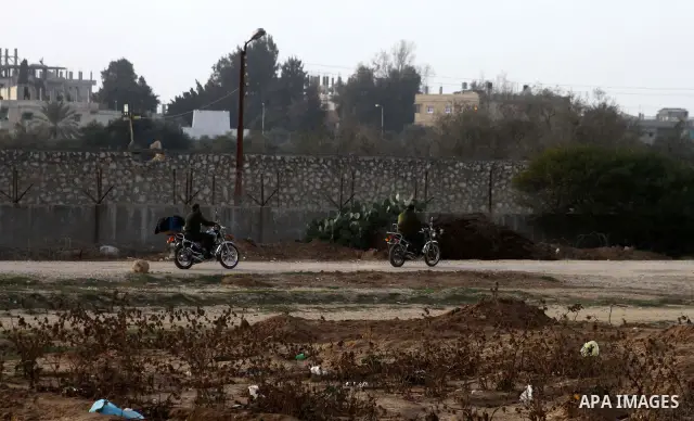 Palestinian security forces stand guard near the Egyptian border with the Gaza Strip in the city of Rafah, southern Gaza Strip on, 29 January 2011. The embattled Mubarak tapped Egypt's military intelligence chief as his...