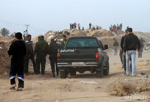 Palestinian security forces stand guard near the Egyptian border with the Gaza Strip in the city of Rafah, southern Gaza Strip on, 29 January 2011. The embattled Mubarak tapped Egypt's military intelligence chief as his...