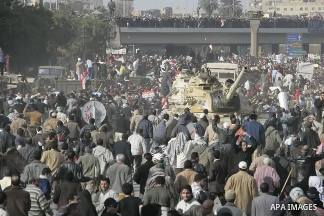 Pro and anti President Hosny Mubarak protesters clash at the Tahrir square, Cairo, Egypt, 02 February 2011. Media reports state on 02 February 2011 that clashes broke out in the main square of the Egyptian capital betwee...