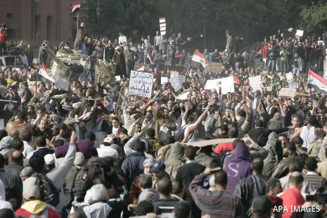 Pro and anti President Hosny Mubarak protesters clash at the Tahrir square, Cairo, Egypt, 02 February 2011. Media reports state on 02 February 2011 that clashes broke out in the main square of the Egyptian capital betwee...
