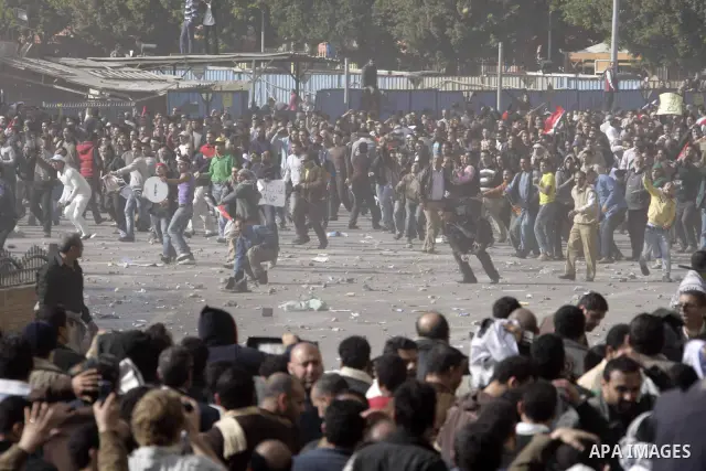Pro and anti President Hosny Mubarak protesters clash at the Tahrir square, Cairo, Egypt, 02 February 2011. Media reports state on 02 February 2011 that clashes broke out in the main square of the Egyptian capital betwee...