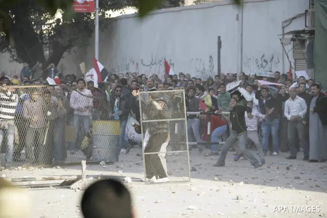 Pro and anti President Hosny Mubarak protesters clash at the Tahrir square, Cairo, Egypt, 02 February 2011. Media reports state on 02 February 2011 that clashes broke out in the main square of the Egyptian capital betwee...