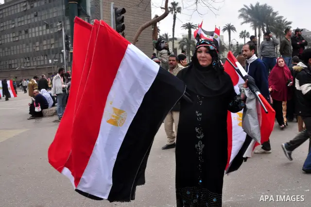 Egyptian anti-Mubarak protesters take part in a protest in Cairo, Egypt, Saturday, Feb. 5, 2011. President Barack Obama said Egypt's Hosni Mubarak should do the statesmanlike thing and make a quick handoff to a more repr...