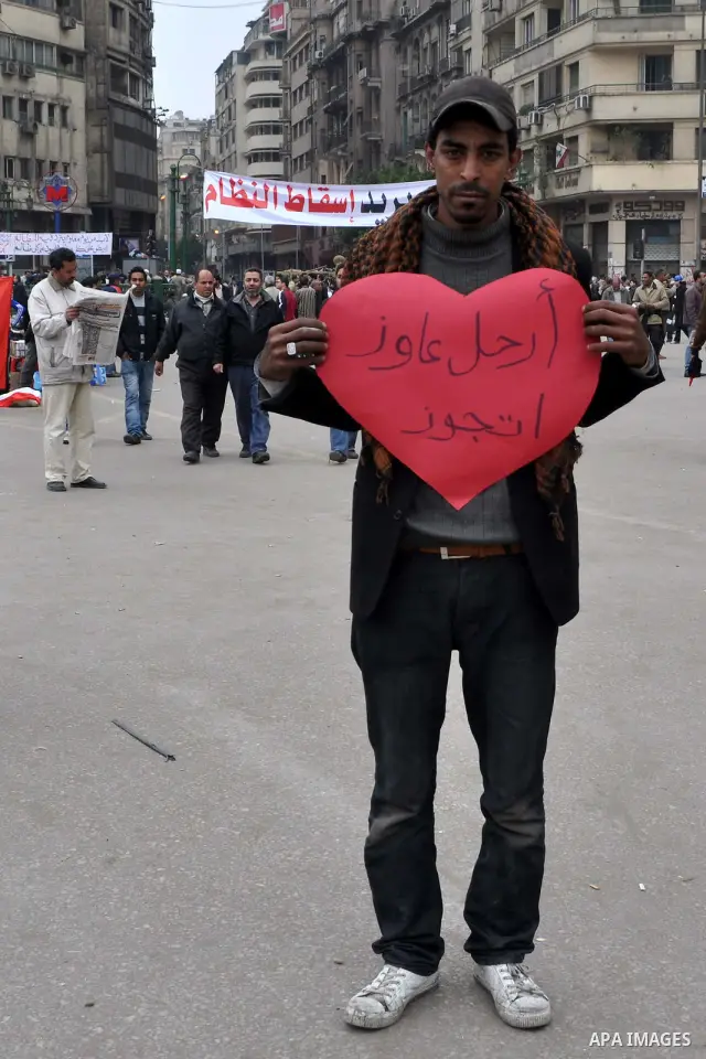Egyptian anti-Mubarak protesters take part in a protest in Cairo, Egypt, Saturday, Feb. 5, 2011. President Barack Obama said Egypt's Hosni Mubarak should do the statesmanlike thing and make a quick handoff to a more repr...