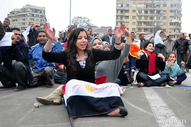 Egyptian anti-Mubarak protesters take part in a protest in Cairo, Egypt, Saturday, Feb. 5, 2011. President Barack Obama said Egypt's Hosni Mubarak should do the statesmanlike thing and make a quick handoff to a more repr...