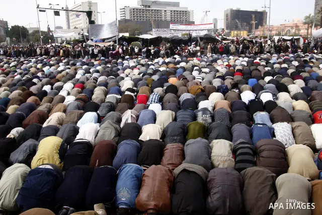 Opposition supporters prayin Tahrir Square in Cairo February 6, 2011. Demonstrators camped out in Cairo's Tahrir Square, which has become an epicentre for protest, vowed to intensify their battle to oust Egypt's Presiden...