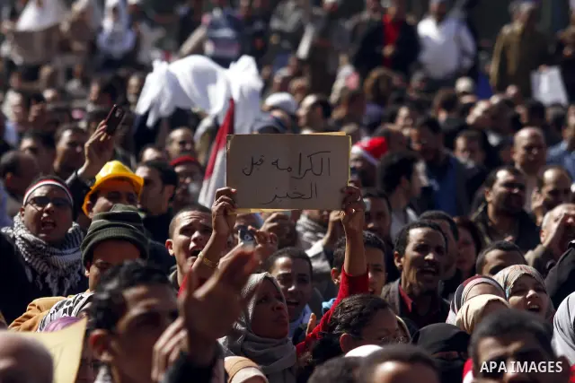 Opposition supporters protest in Tahrir Square in Cairo February 6, 2011. Demonstrators camped out in Cairo's Tahrir Square, which has become an epicentre for protest, vowed to intensify their battle to oust Egypt's Pres...