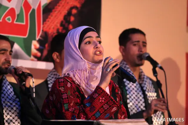 Palestinian artist Mais Shalash performs during a concert in the West Bank city of Ramallah, February 6, 2011. Photo by Issam Rimawi