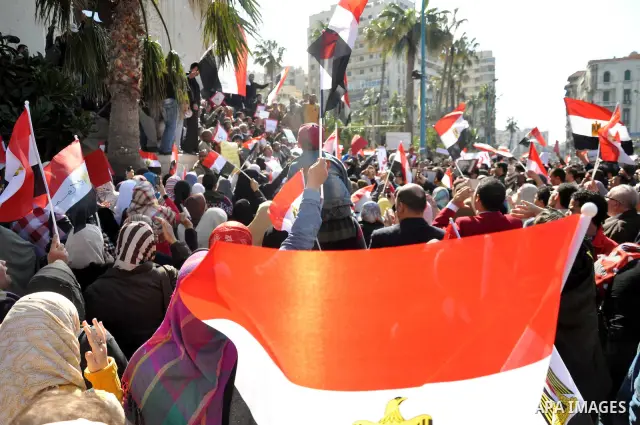 Egyptian anti government protesters gather in Alexandria, Egypt, on 08 February 2011, the 15th consecutive day of thousands of people protesting against Egypt's president Hosni Mubarak. Photo by Ahmed Ramadan