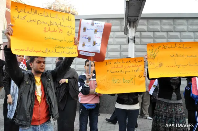 Egyptian anti government protesters gather in Alexandria, Egypt, on 08 February 2011, the 15th consecutive day of thousands of people protesting against Egypt's president Hosni Mubarak. Photo by Ahmed Ramadan