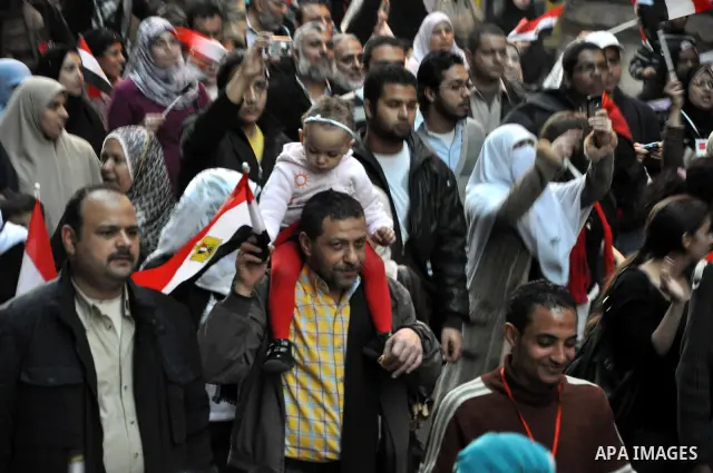 Egyptian anti government protesters gather in Alexandria, Egypt, on 08 February 2011, the 15th consecutive day of thousands of people protesting against Egypt's president Hosni Mubarak. Photo by Ahmed Ramadan
