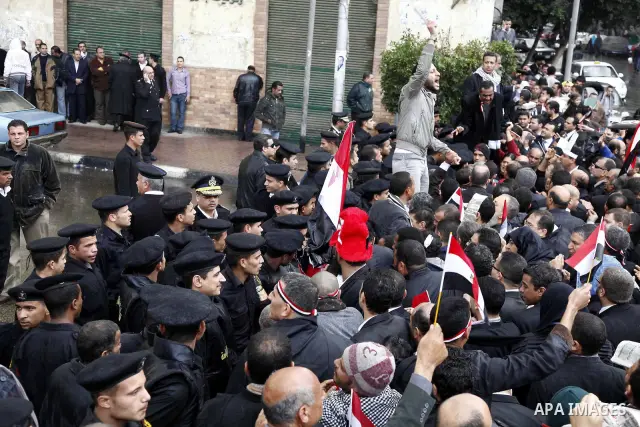 Egyptian riot police clashes with Egyptian protesters demonstrate at the gate of the presidential palace in Cairo, Egypt, Thursday, Feb. 10, 2011. Egypt's foreign minister warns of a military coup if protesters continue...