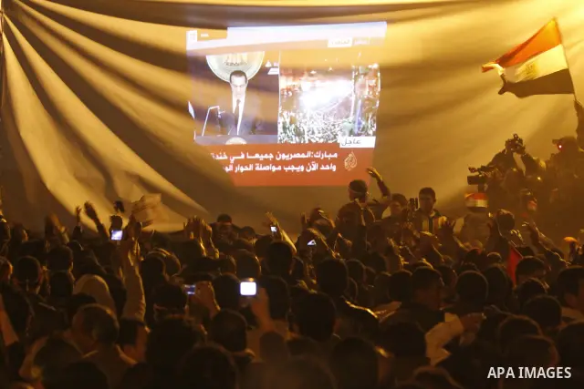 nti-government protesters watch on big screen as Egyptian President Hosni Mubarak makes a televised statement to his nation in Tahrir Square in downtown Cairo, Egypt Thursday, Feb. 10, 2011. Egyptian President Hosni Muba...